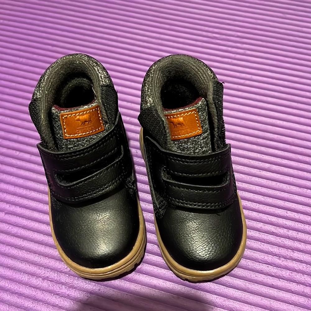 Euc !!!! Carter baby shoes size 4 carter
